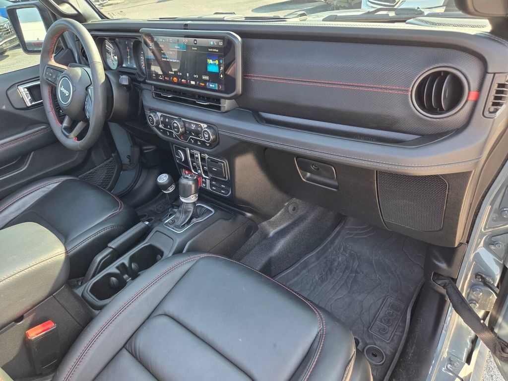 Used 2024 Jeep Wrangler Unlimited Rubicon AWD/4WD image 18