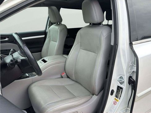 Used 2017 Toyota Highlander XLE AWD/4WD image 12
