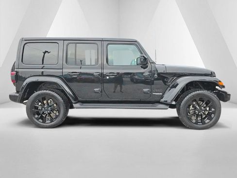 Used 2021 Jeep Wrangler Unlimited Sahara AWD/4WD image 4