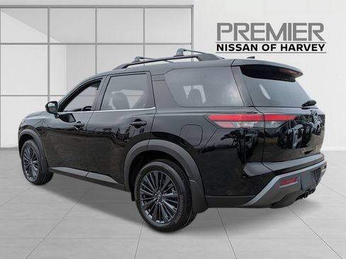 New 2026 Nissan Pathfinder SL w/ SL Premium Package FWD image 3