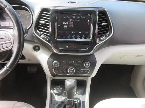 Used 2019 Jeep Cherokee Limited AWD/4WD image 16