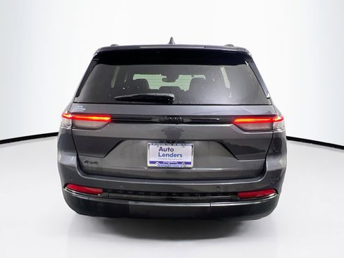 Used 2023 Jeep Grand Cherokee Altitude image 6