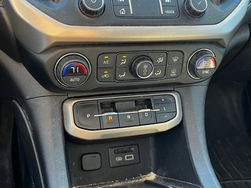 Used 2021 GMC Acadia Denali w/ Denali Technology Package image 31