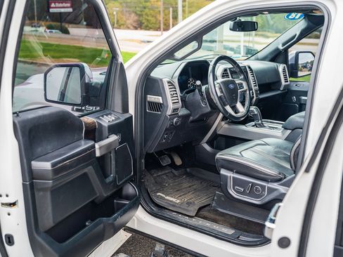 Certified 2018 Ford F150 Platinum w/ Equipment Group 701A Luxury image 20