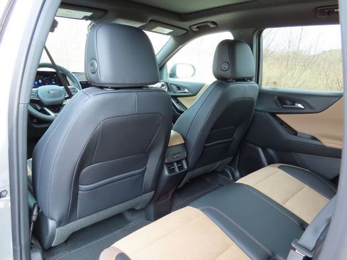 New 2026 Chevrolet Equinox ACTIV w/ Convenience Package III AWD/4WD image 25