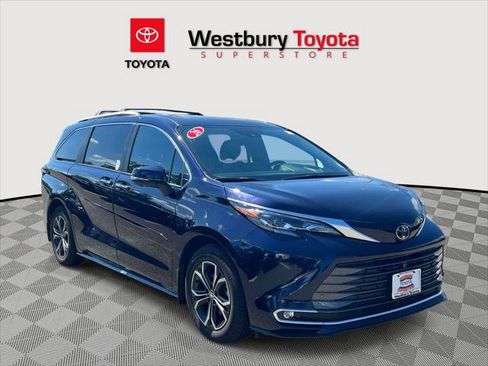 Certified 2026 Toyota Sienna Platinum AWD/4WD image 1