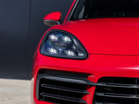 Certified 2021 Porsche Cayenne image 19