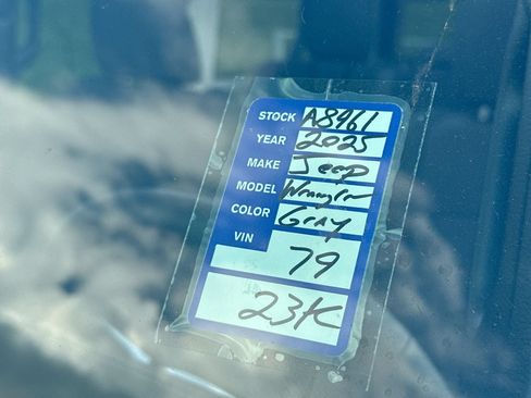Used 2025 Jeep Wrangler Unlimited Sahara w/ Safety Group AWD/4WD image 27