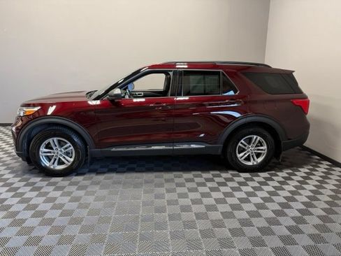 Used 2022 Ford Explorer XLT w/ Equipment Group 202A AWD/4WD image 6