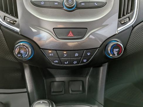 Used 2017 Chevrolet Cruze LT image 18