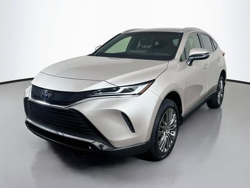 Used 2022 Toyota Venza XLE AWD/4WD image 5