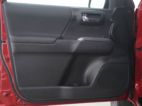 Used 2021 Toyota Tacoma TRD Sport image 19