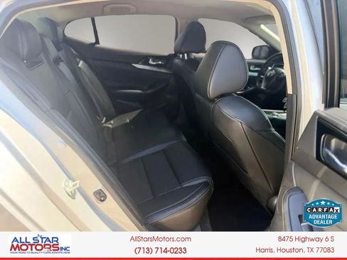 Used 2023 Nissan Maxima SV w/ Floor Mat Group FWD image 11