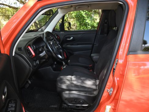 Used 2021 Jeep Renegade Trailhawk w/ Trailer Tow Group AWD/4WD image 7