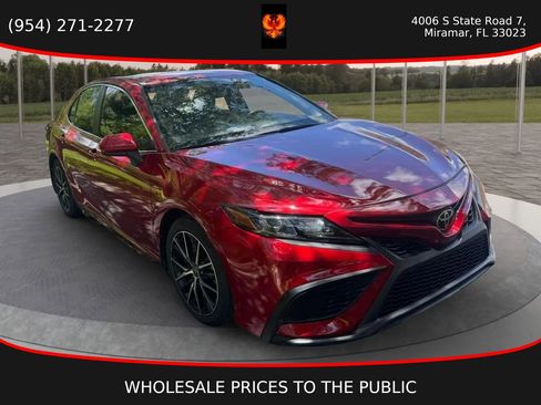 Used 2021 Toyota Camry SE FWD image 3