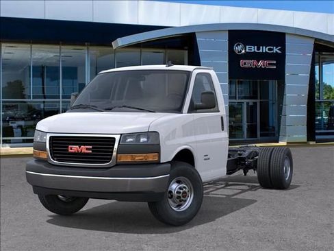 New 2026 GMC Savana 4500 w/ Driver Convenience Package image 6