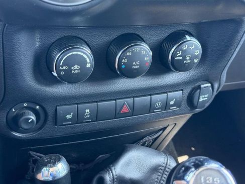 Used 2016 Jeep Wrangler Sahara w/ Dual Top Group AWD/4WD image 17
