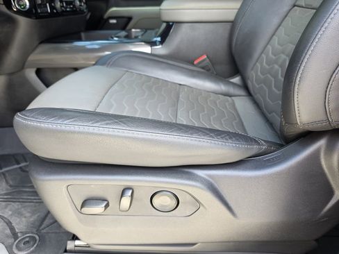 Used 2025 Chevrolet Silverado 2500 ZR2 w/ Technology Package image 14