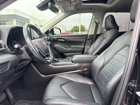 Used 2021 Toyota Highlander XLE FWD image 14