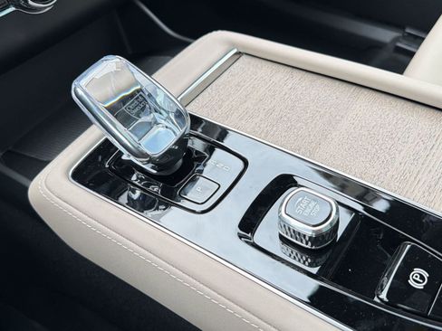 New 2026 Volvo XC90 B6 Plus w/ Protection Package Premier image 17