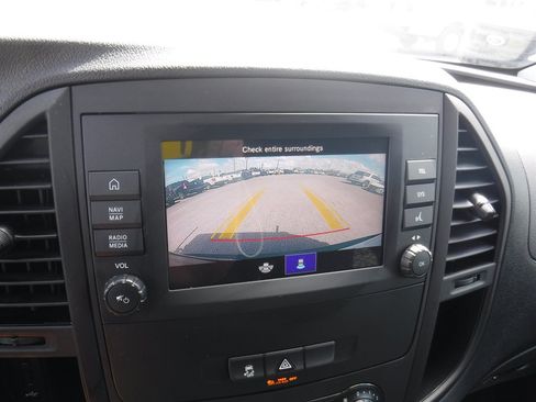 Used 2023 Mercedes-Benz Metris image 17
