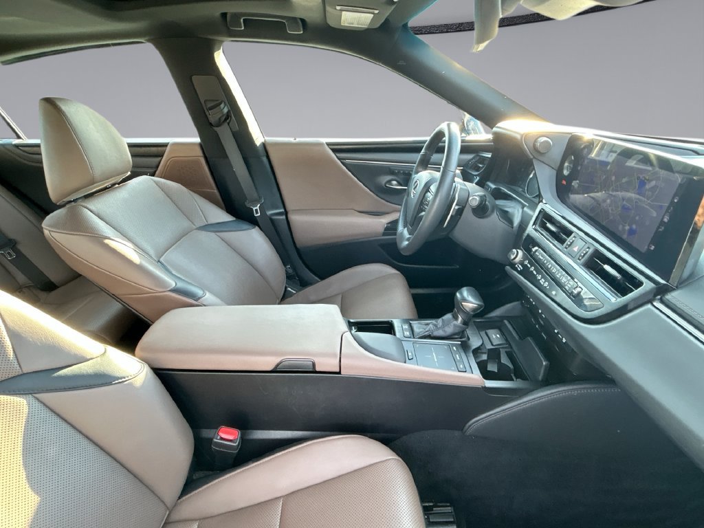 Used 2022 Lexus ES 300h w/ Premium Package FWD image 17
