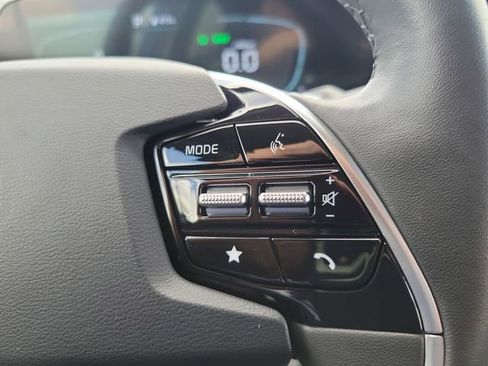 Used 2025 Kia Niro EX FWD image 22