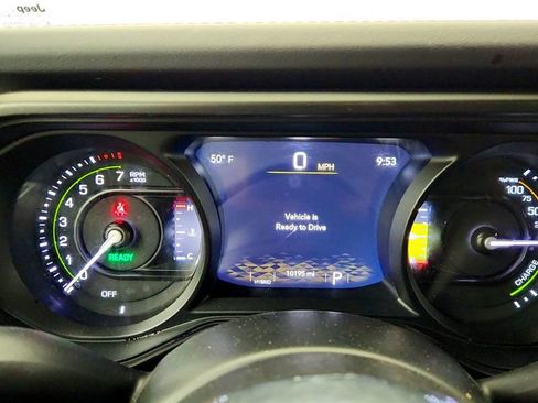 Used 2025 Jeep Wrangler Unlimited Sahara w/ Safety Group image 14