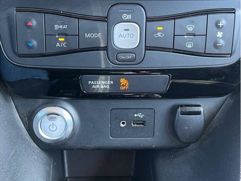 Used 2018 Nissan Leaf SV w/ SV Technology Package FWD image 14