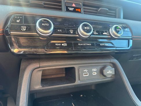 Used 2024 Honda Pilot TrailSport image 32