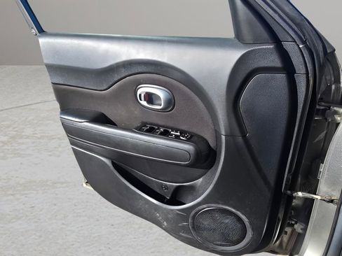 Used 2016 Kia Soul Base w/ Convenience Package image 17
