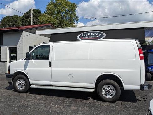 Used 2024 GMC Savana 2500 2500 3dr Cargo Van w/ Driver Convenience Package image 2