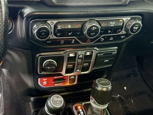 Used 2021 Jeep Gladiator Mojave w/ Dual Top Group AWD/4WD image 10