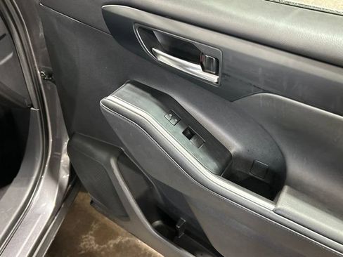 Used 2021 Toyota Highlander XLE AWD/4WD image 21