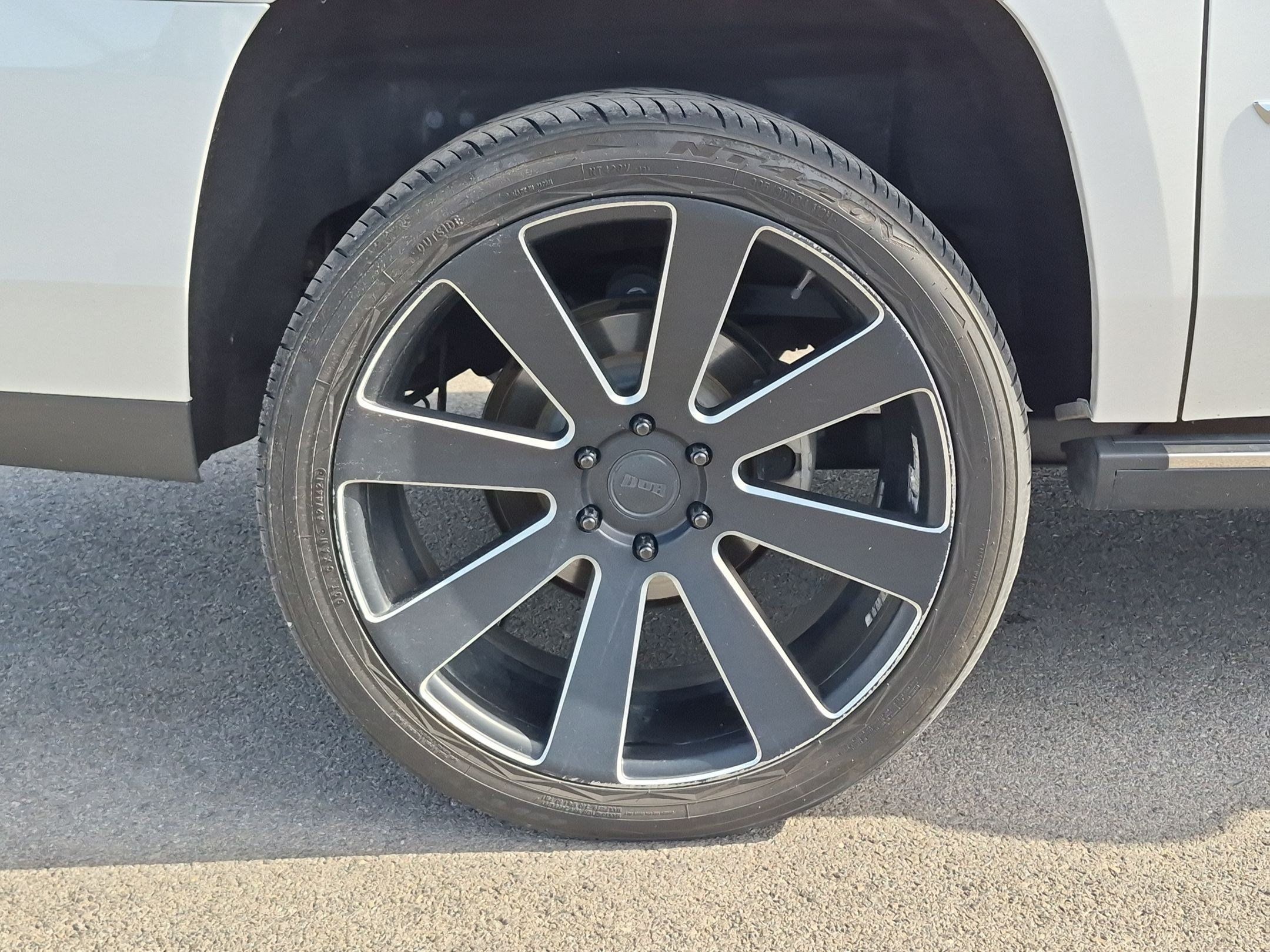 Used 2019 Cadillac Escalade ESV Premium Luxury AWD/4WD image 12