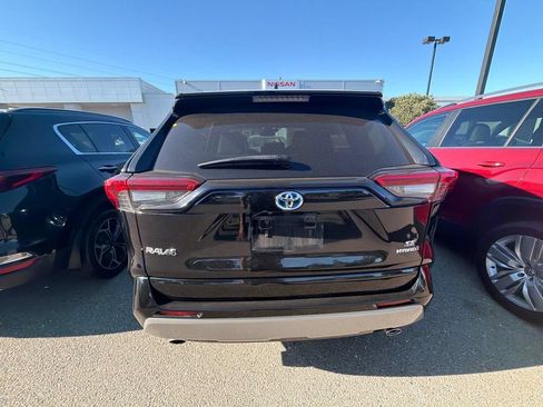Used 2022 Toyota RAV4 SE w/ Convenience Package AWD/4WD image 5