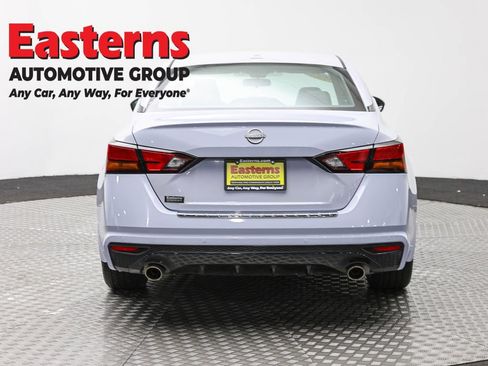 Used 2023 Nissan Altima 2.5 SR w/ SR Premium Package FWD image 6