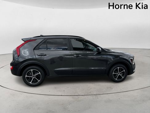 New 2025 Kia Niro LX image 3