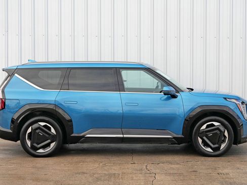 Used 2024 Kia EV9 Land image 59