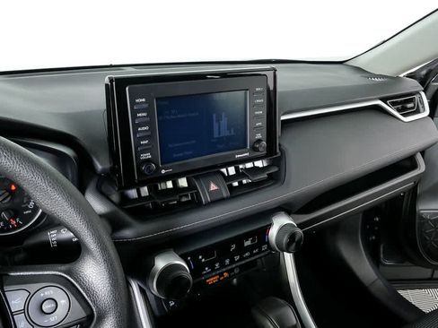 Used 2022 Toyota RAV4 LE image 12