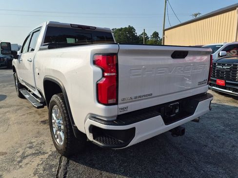 Used 2024 Chevrolet Silverado 2500 High Country w/ High Country Premium Package AWD/4WD image 2