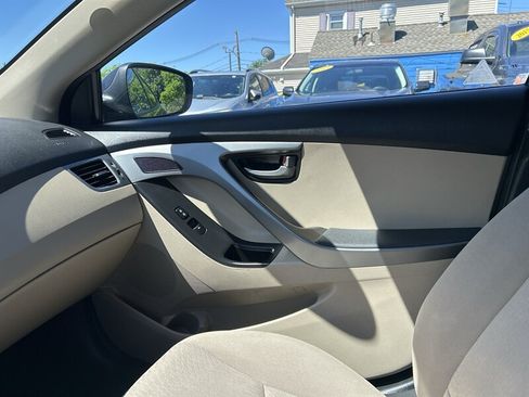 Used 2016 Hyundai Elantra SE FWD image 11