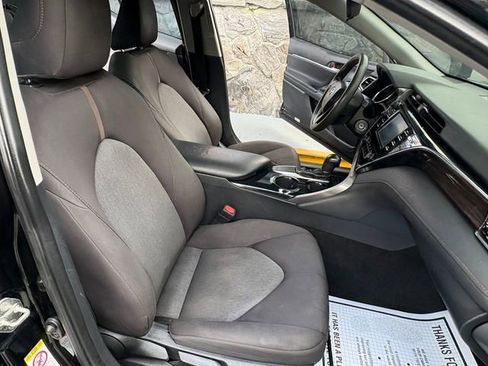 Used 2018 Toyota Camry LE image 16