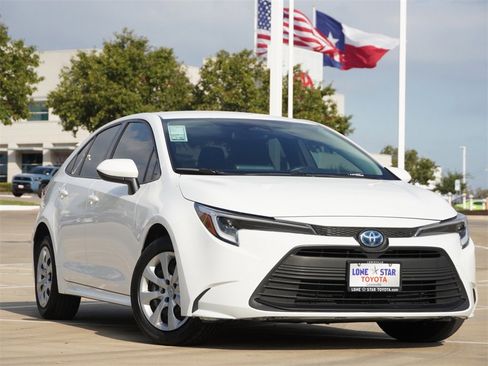 Used 2023 Toyota Corolla LE image 2