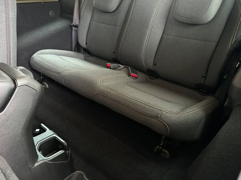 Used 2025 Jeep Wrangler Sport AWD/4WD image 4