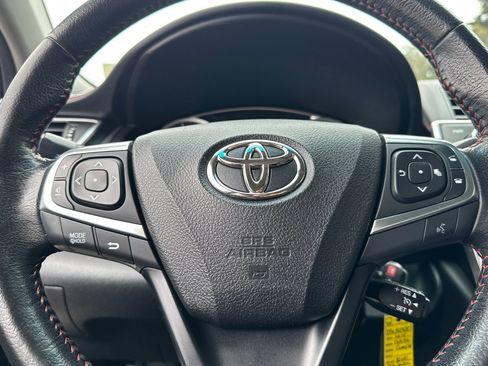 Used 2015 Toyota Camry SE FWD image 10