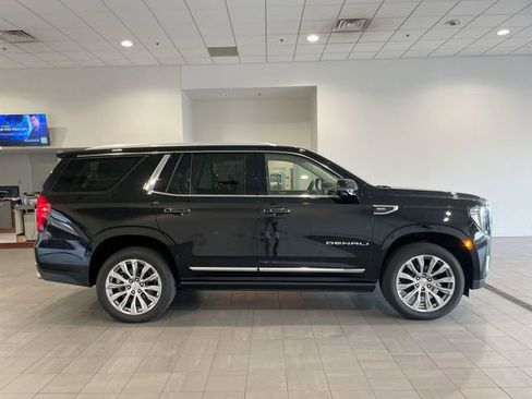 Used 2021 GMC Yukon Denali w/ Denali Premium Package image 6