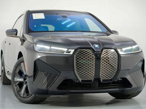 Used 2022 BMW iX xDrive50 w/ Premium Package image 4