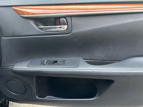 Used 2013 Lexus ES 300h w/ Luxury Pkg image 13