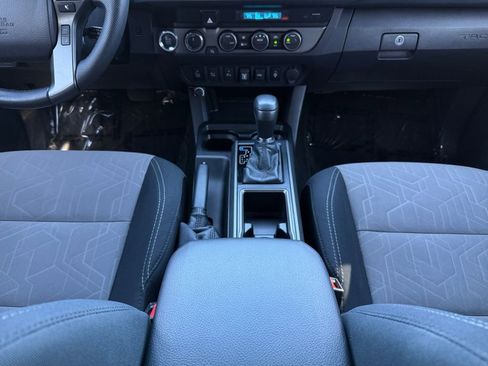 Used 2021 Toyota Tacoma TRD Off-Road w/ Technology Package AWD/4WD image 12